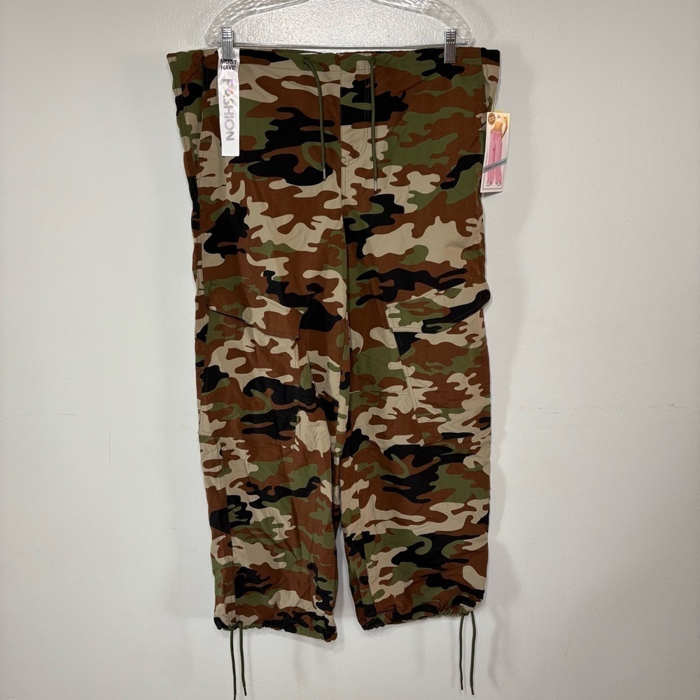 Tinseltown Camo Print High Rise Wide Leg Parachute Cargo Pants Size M NEW - Picture 1 of 6